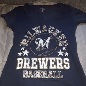 🦄 Genuine Milwaukee Brewers V-neck T-shirt